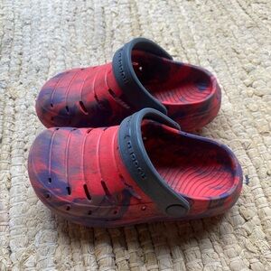 Rugged Shark Toddler Crocs Sz 8